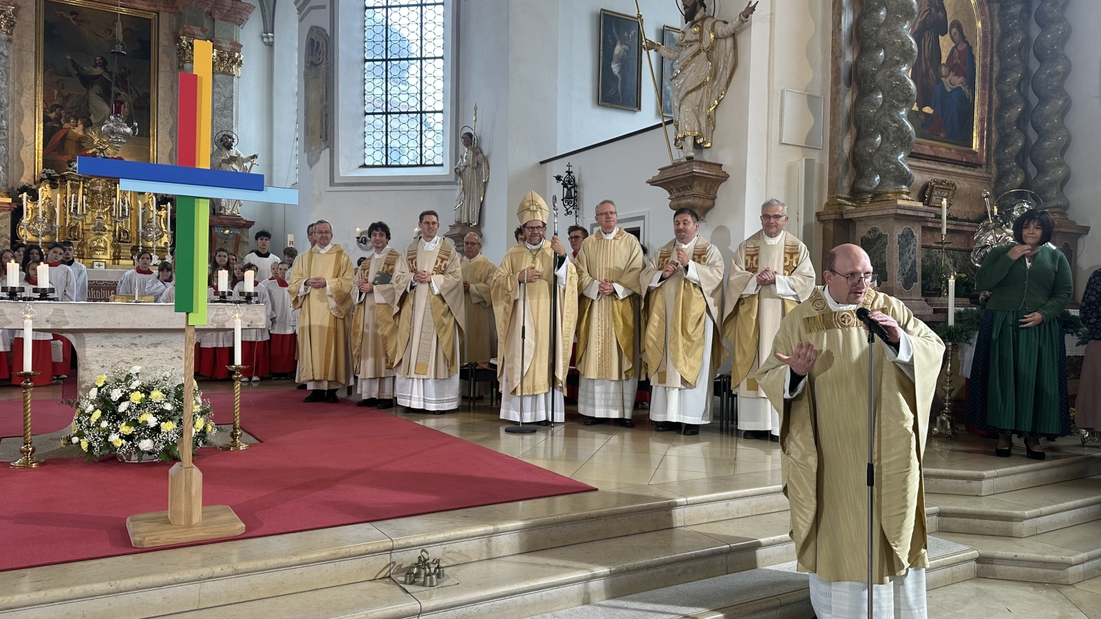 Präsentation des Stadtkirchenlogos,
