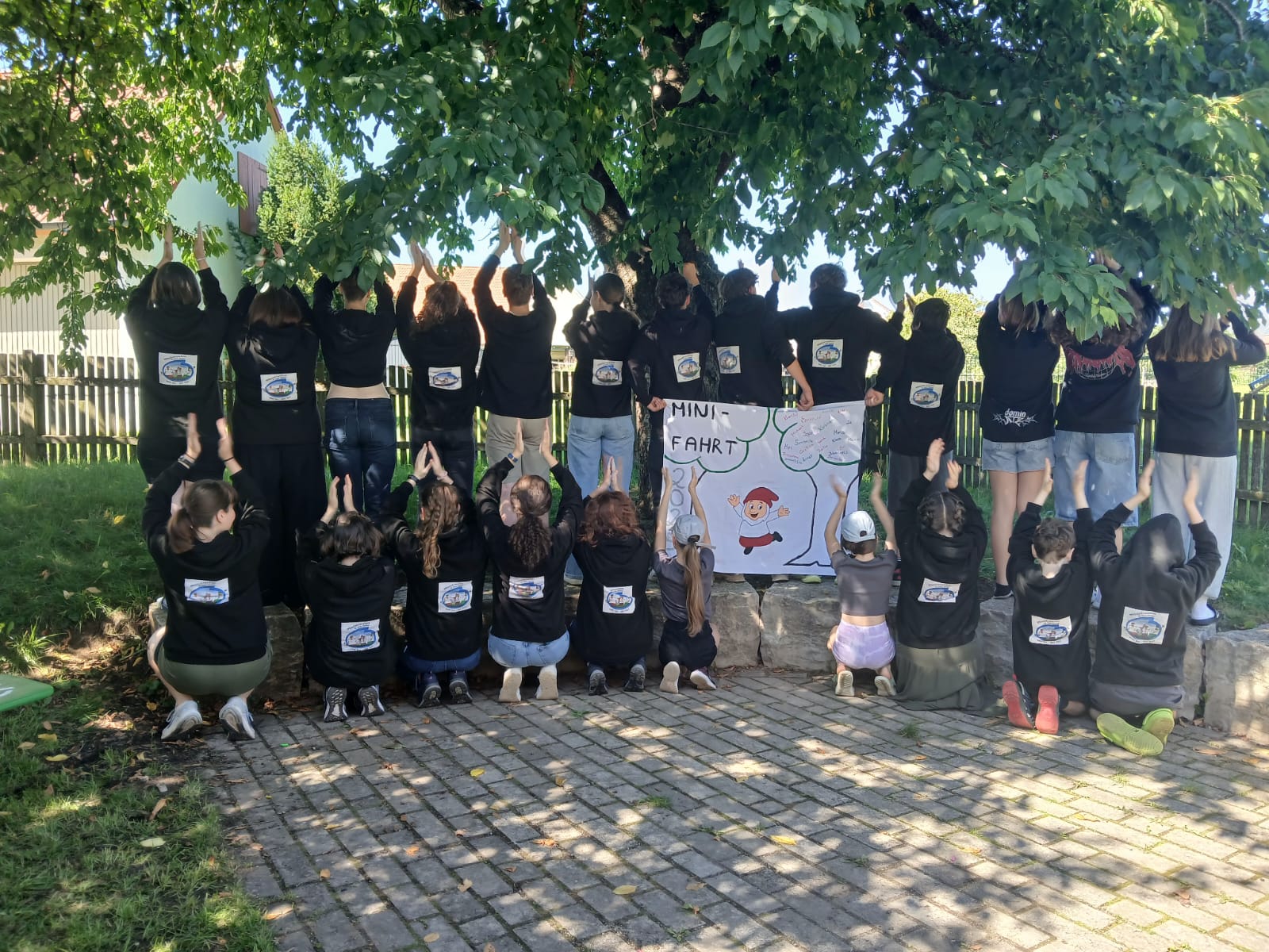 Gruppenbild mit allen Zwergen der Mini-Sommerfahrt 2025,