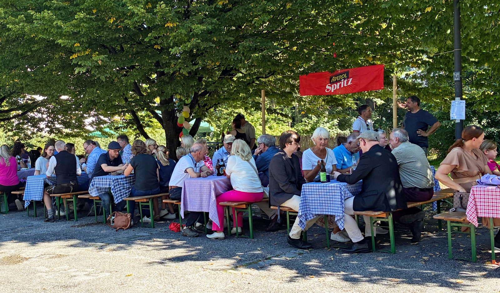 Besucher am Familienfest