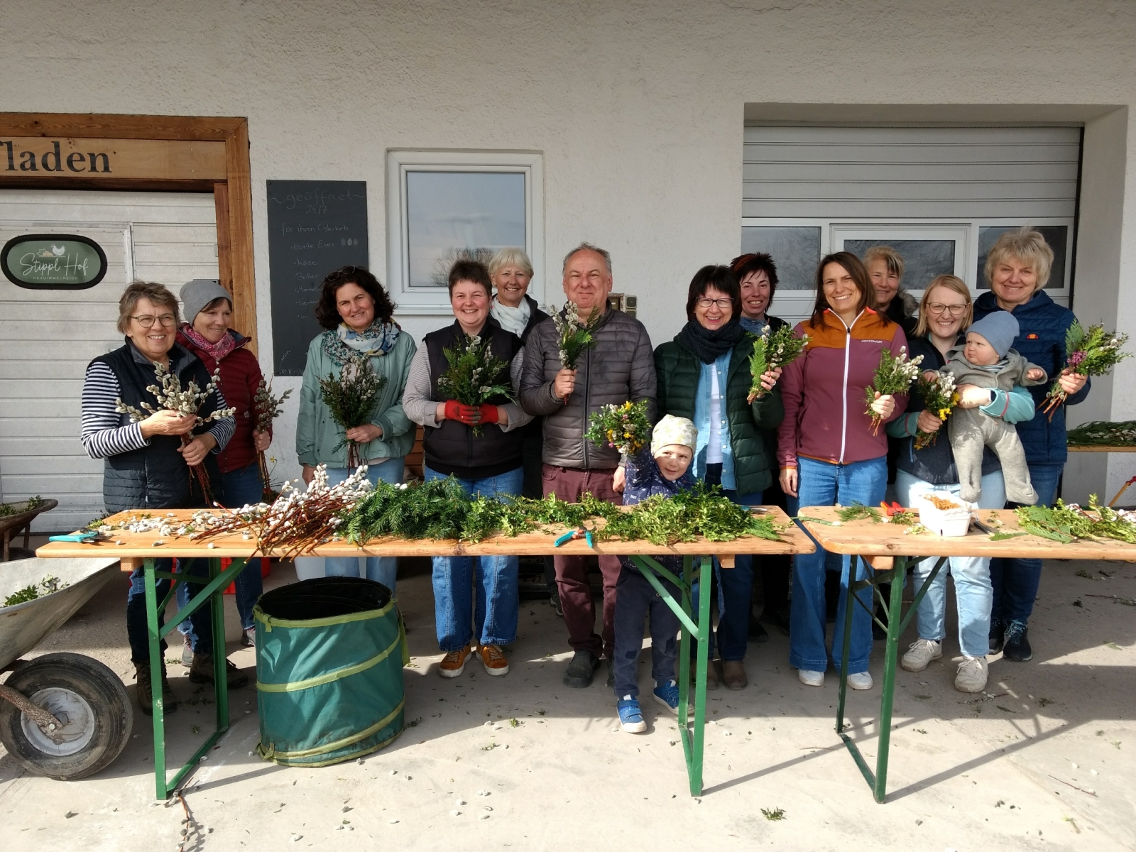 Beim Palmbuschbinden