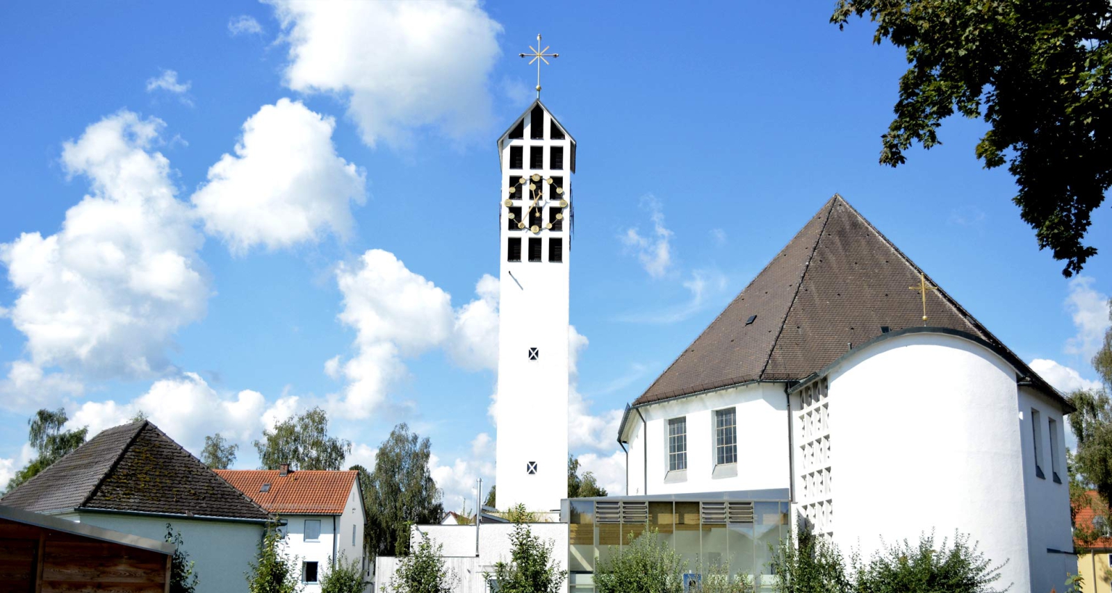 Pfarrkirche Mariä Himmelfahrt (von Osten her gesehen)