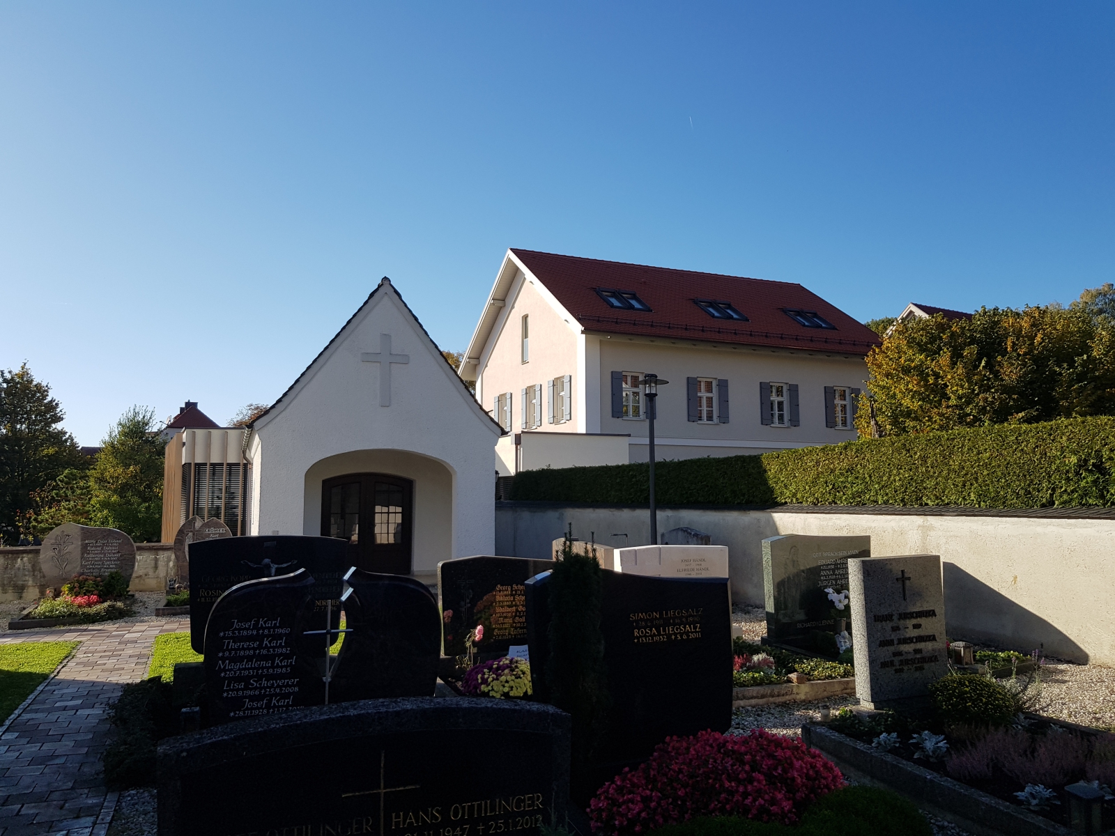 Friedhof Unterbachern (an der Kirche)