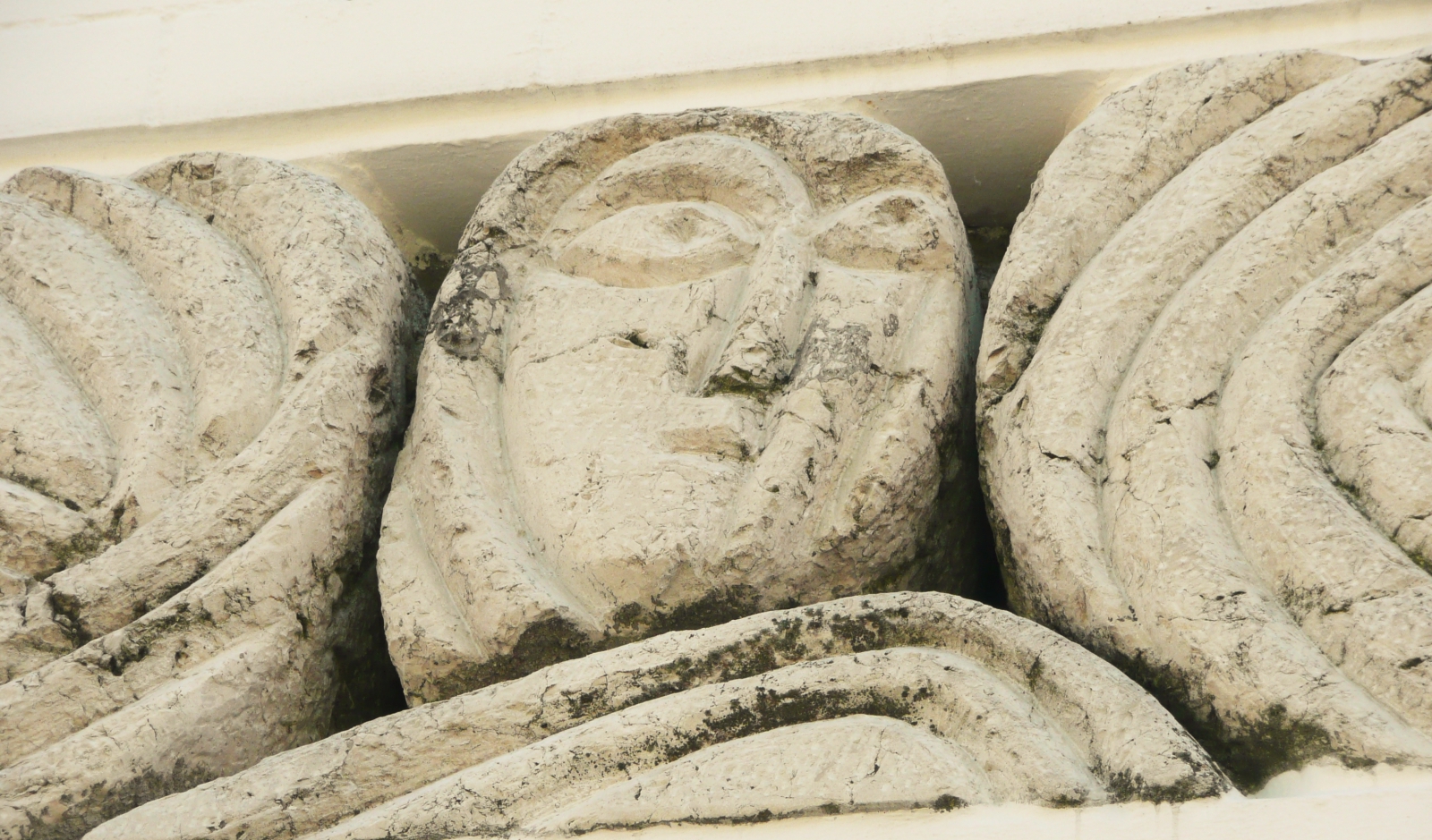 Relief am Pfarrheim von St. Jakob