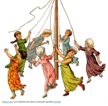 Tanzende Kinder um den Maibaum